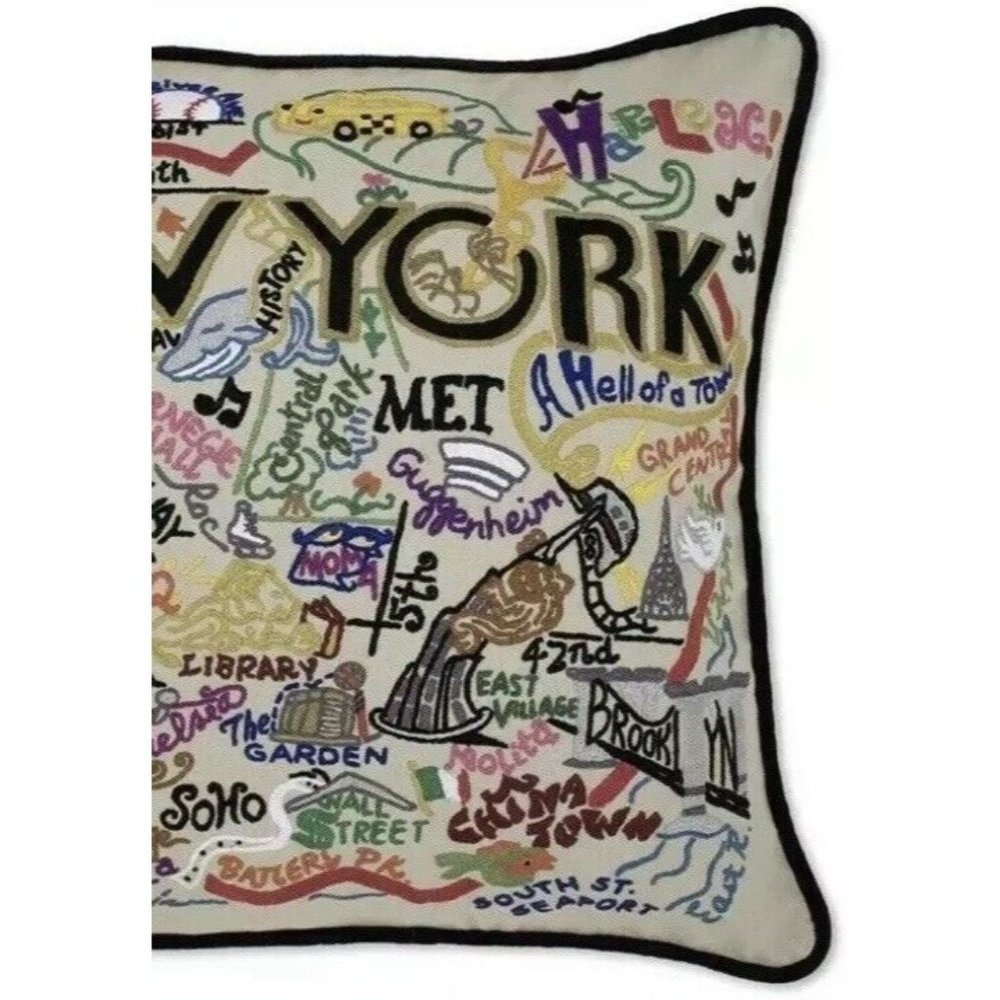 Cat Studio New York City Pillow NWT Manhattan THE BIG APPLE Embroidered Yankees! - Picture 5 of 5